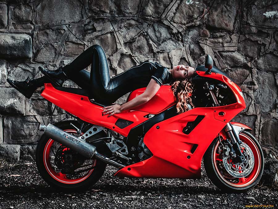 Beautiful girl Beautiful girls and motorcycles in Puebla de Zaragoza