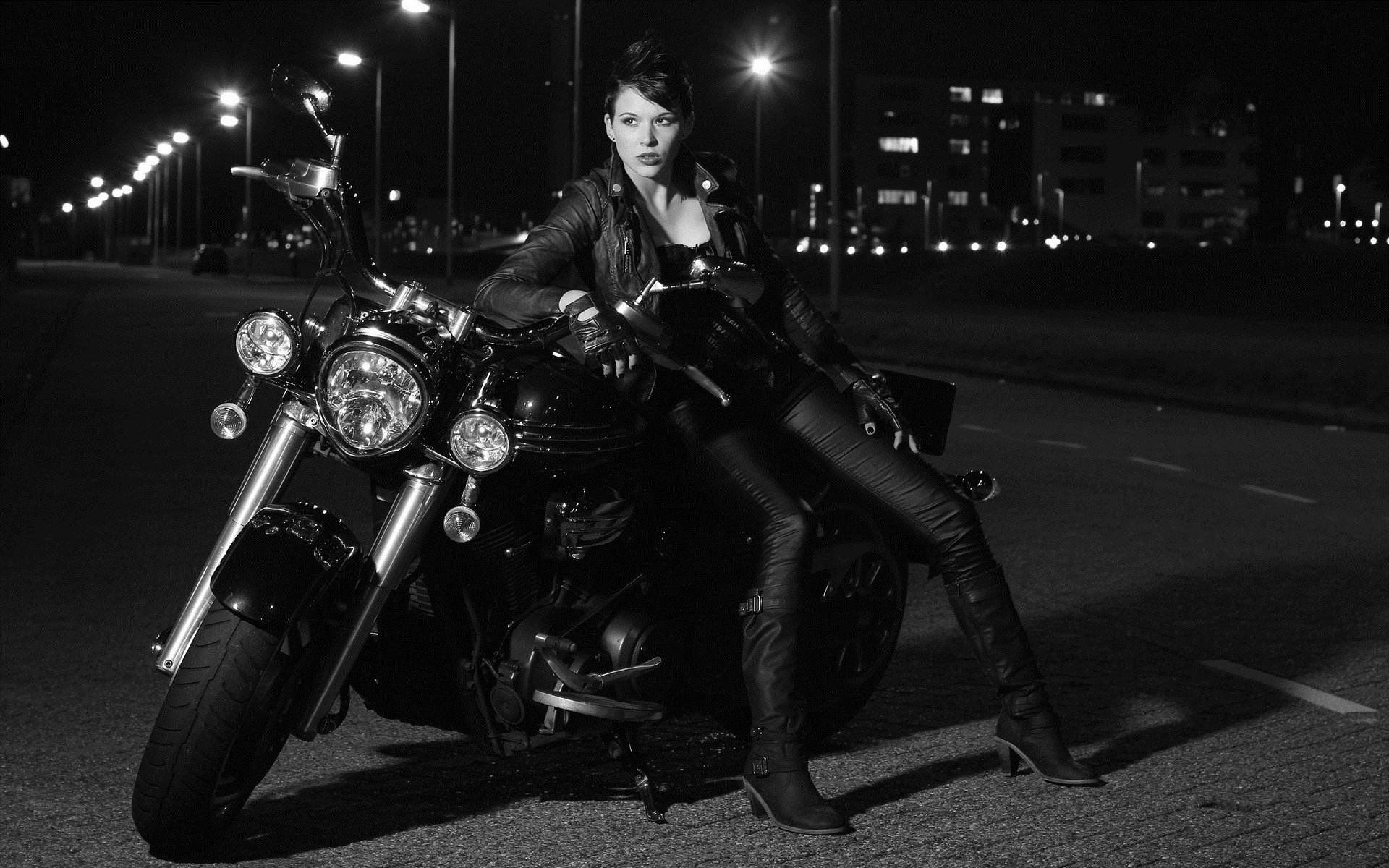Photo Beautiful girls and motorcycles in Puebla de Zaragoza